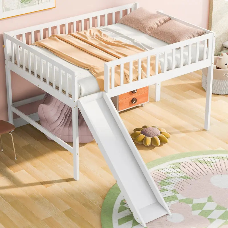 Borová nízká patrová postel se skluzavkou