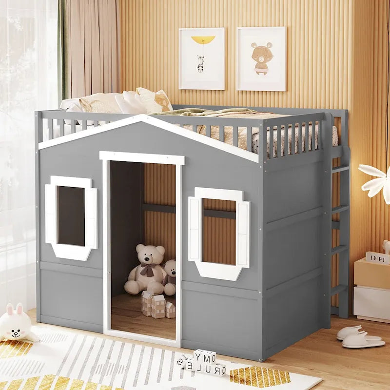 Dřevěná patrová postel plné velikosti Creativity House Bed s vestavěným žebříkem a úložným prostorem pod postelí, s celodélkovým zábradlím